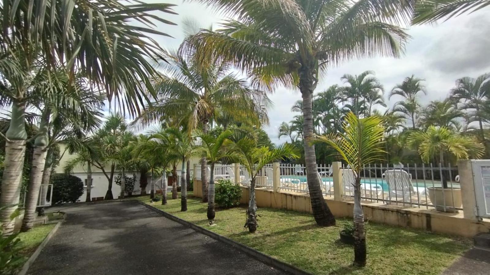 F2 Residence Oasis Terre Rouge A Saint Pierre Exterior foto