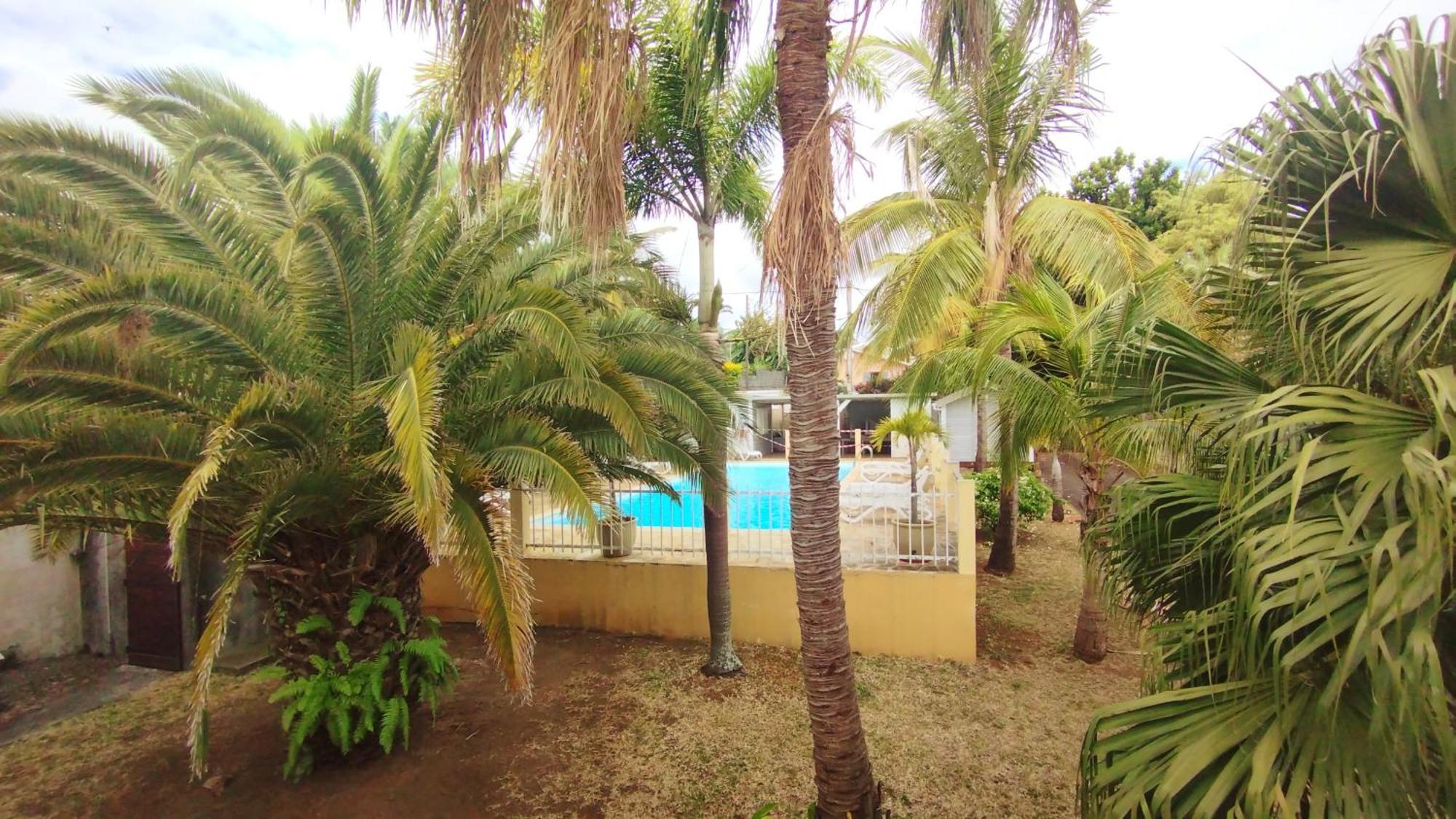 F2 Residence Oasis Terre Rouge A Saint Pierre Exterior foto